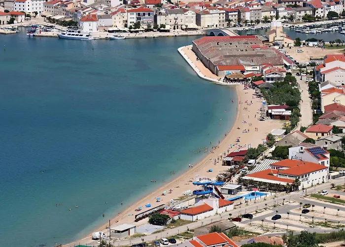 Apartman By The Sea Pag - 13821 Pag Town